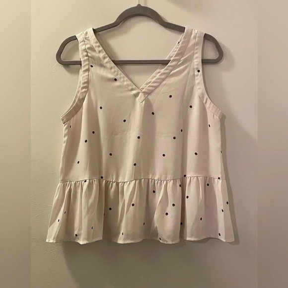 ANN TAYLOR LOFT Petites Dotted Double V Peplum Shell Top in Whisper White - Picture 5 of 9